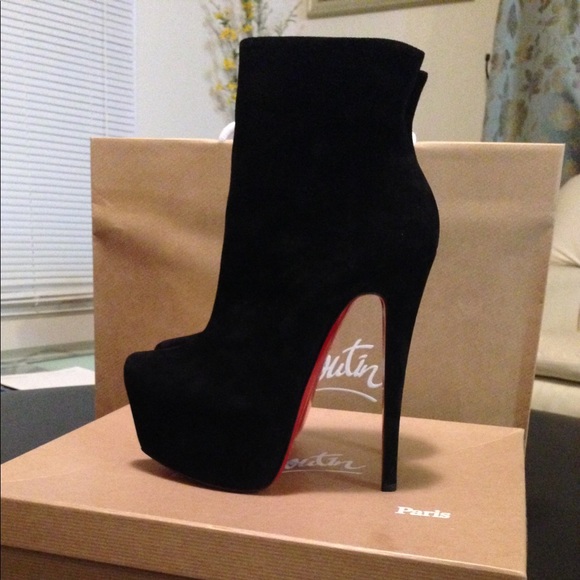 Christian Louboutin - Picture 2 of 7